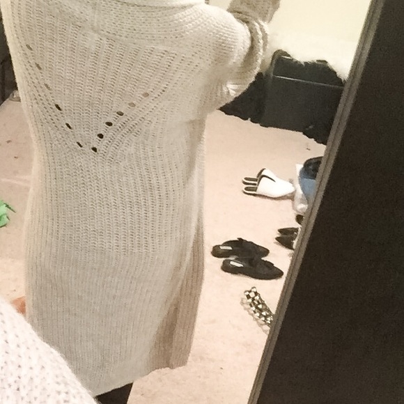 🖤SOLD🖤 Long Grey Knit Cardigan. - Picture 2 of 3